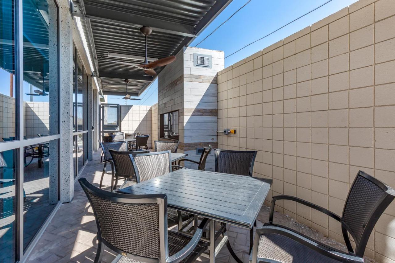 Holiday Inn Express & Suites - Phoenix Dwtn - State Capitol By Ihg Bagian luar foto