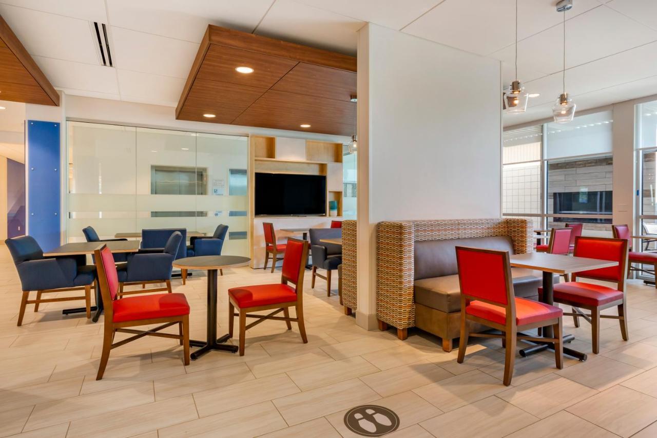 Holiday Inn Express & Suites - Phoenix Dwtn - State Capitol By Ihg Bagian luar foto